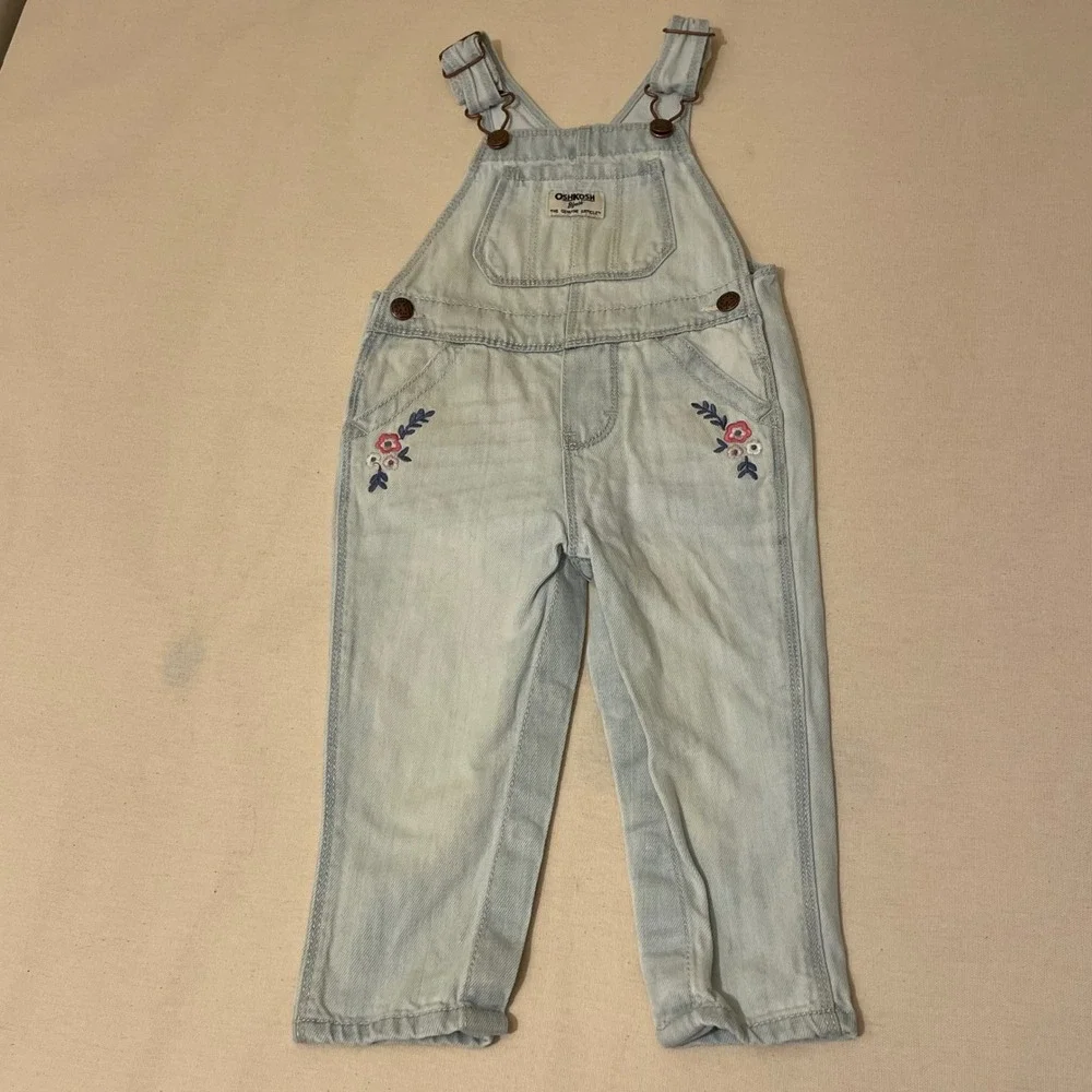 OshKosh Bgosh Baby Girls 12-18M‎ Light Wash Floral Embroidered Denim Overalls